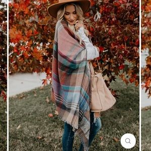 NWOT Vici Plaid Shawl